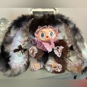 Beautiful sitting labubu bunny - New, high-quality custom